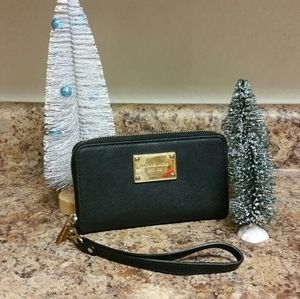 Authentic Michael Kors Black Zipper Wristlet